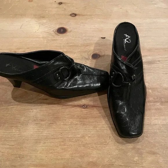 A2 By Aerosoles Shoes - Aerosoles Size 9 M Alligator finish shoes  3” heel Comfy Minimalist Monochrome